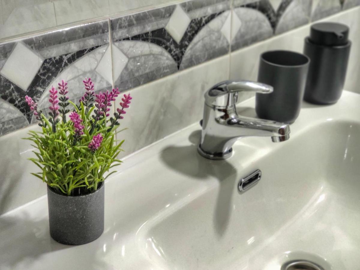 Namaste Apartment Aviles Bagian luar foto